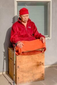 Garchen Rinpoche meditates