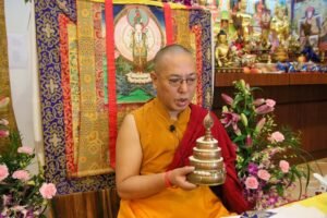 Dorzin Rinpoche cúng dường Mandala 37 tụ